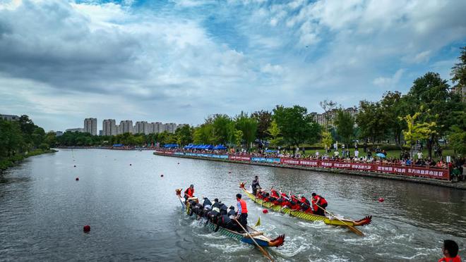 图片[2]-金山这条河上，16支龙舟队竞渡成风景，山阳龙舟赛生动展示生态治理成果-萌番资讯网