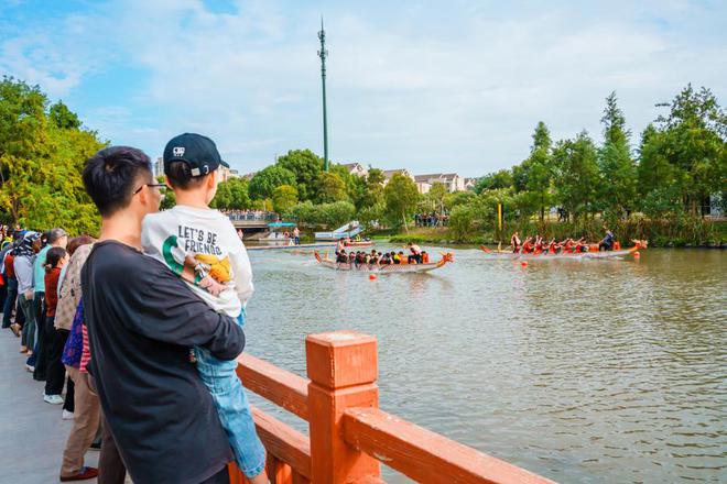 图片[11]-金山这条河上，16支龙舟队竞渡成风景，山阳龙舟赛生动展示生态治理成果-萌番资讯网