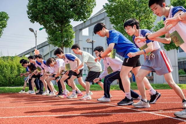 奥运冠军助阵！旱地冰壶落地闵行这所学校-萌番资讯网