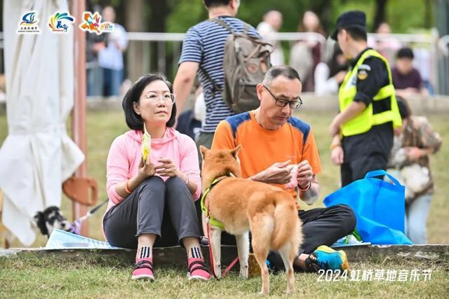 图片[3]-啥？这场草坪音乐会，近一半的“听众”是毛茸茸的TA们？-萌番资讯网