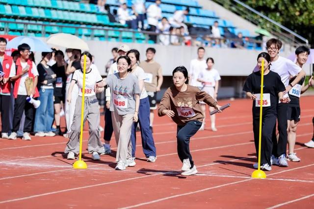 图片[33]-奥运冠军面对面！2024上海大学体育节燃情开幕！-萌番资讯网