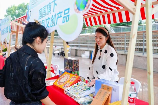 图片[17]-迎进博，巧分类，志愿者在行动！“龙行龘龘”2024年上海市生活垃圾分类志愿者服务宣传日10月市级主会场活动在青浦区举行-萌番资讯网