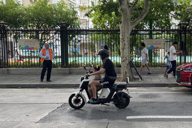 图片[3]-孩子乘电动车不戴头盔？家长疏忽可能酿成大祸！-萌番资讯网