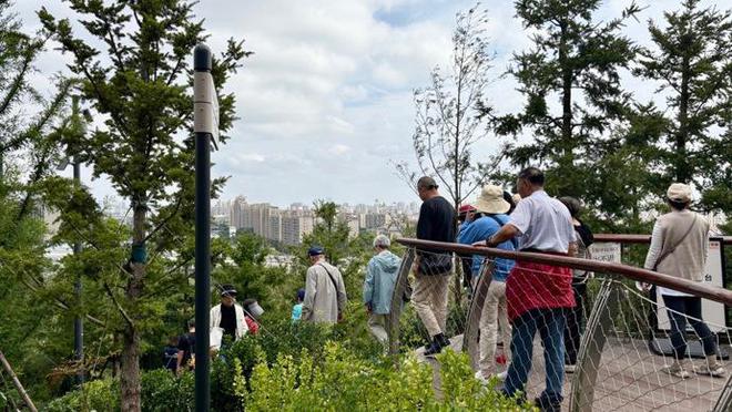 图片[1]-工作日还有这么多人爬山，上海网红公园吸引力真大-萌番资讯网