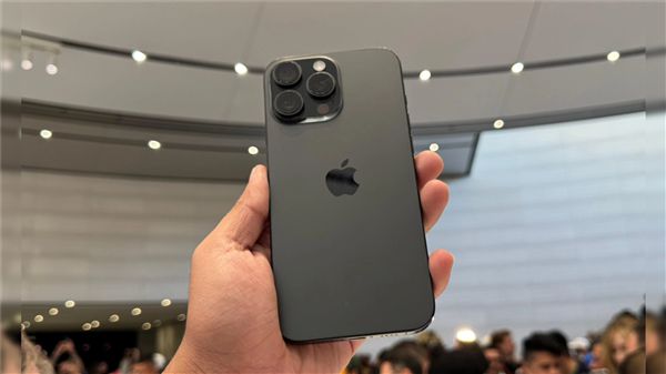 罗永浩犀利点评iPhone 16：又是零创新-欣猫博客