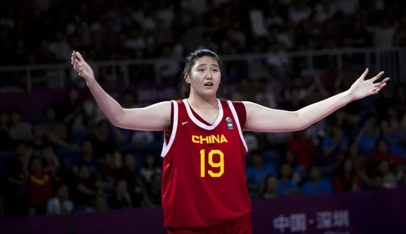 _2米23张子宇火爆出圈！美国球迷：女姚明一定会统治WNBA_2米23张子宇火爆出圈！美国球迷：女姚明一定会统治WNBA