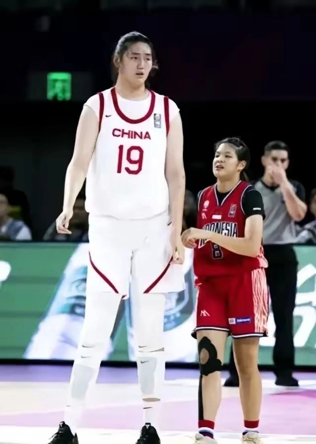 _2米23张子宇火爆出圈！美国球迷：女姚明一定会统治WNBA_2米23张子宇火爆出圈！美国球迷：女姚明一定会统治WNBA