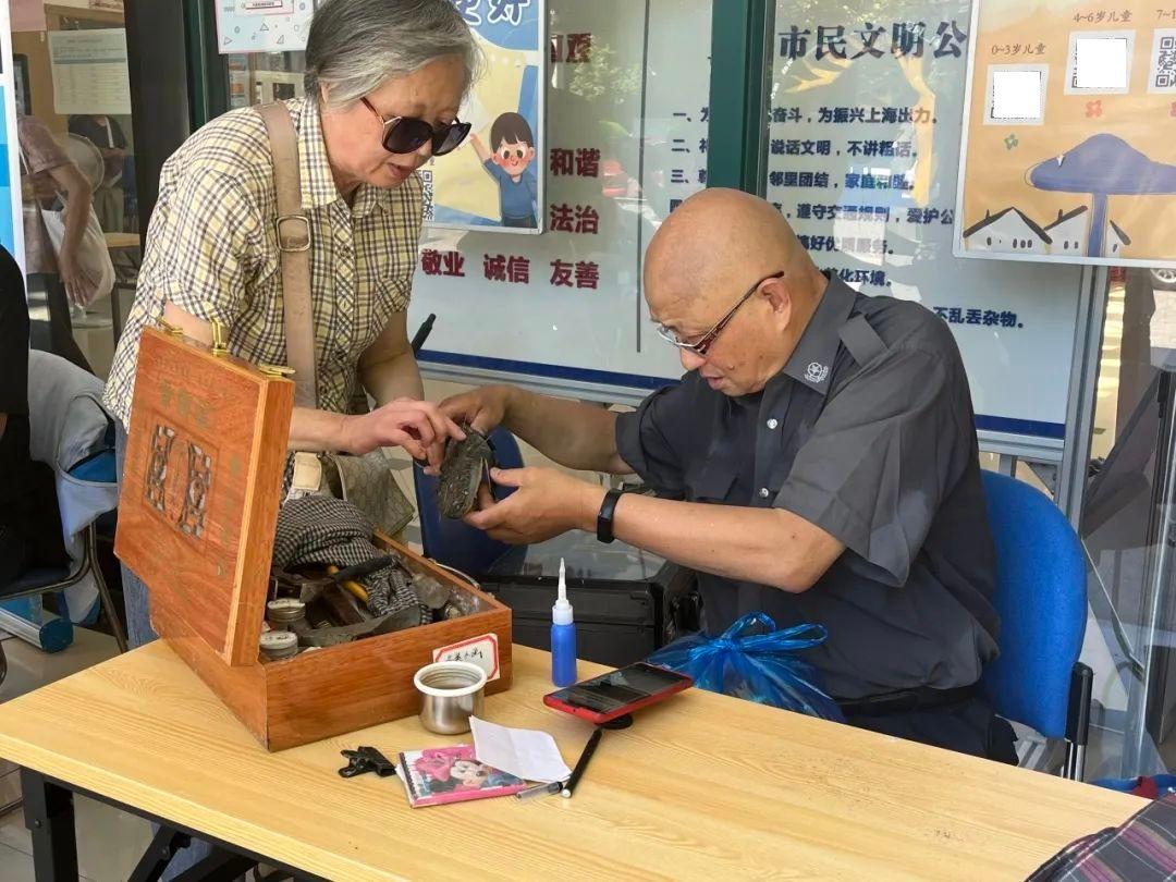 居民邻里和睦__门口与邻居太近怎么贴对联