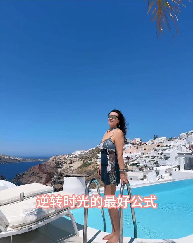 刘嘉玲自信晒素颜照_大女儿晒照秀身材遭小s吐槽_