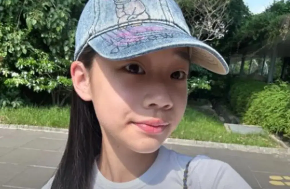 小S老公被偶遇带娃出游，同行女子并非小S，被质疑有私生女_小S老公被偶遇带娃出游，同行女子并非小S，被质疑有私生女_