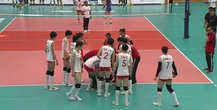 杨舒茗受伤但江苏双姝攻拦出色！U17女排击败法国国青队取开门红__杨舒茗受伤但江苏双姝攻拦出色！U17女排击败法国国青队取开门红